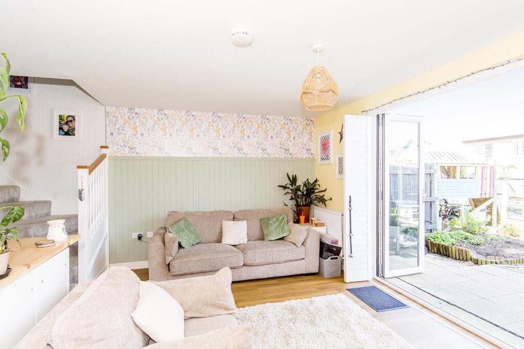 (Lounge Area Photo Two)