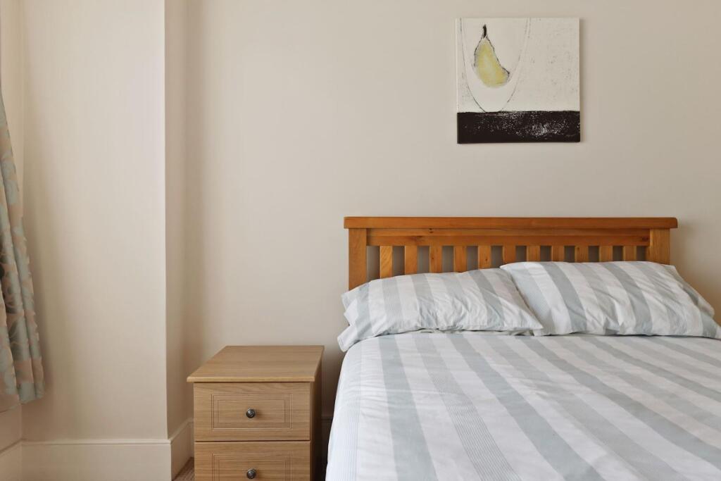 11-8ee7JHPropWpen - 47 Clevedon Road - 33 (1)-medi