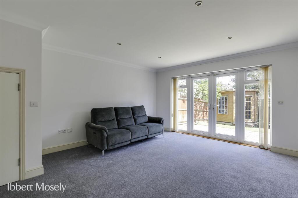 4 Reception Room.jpg