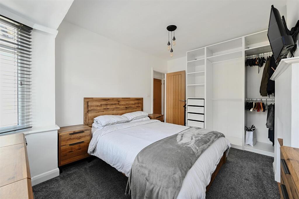 Applesham Way BN41 (4).jpg