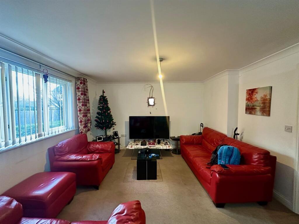 Lounge 2.jpg