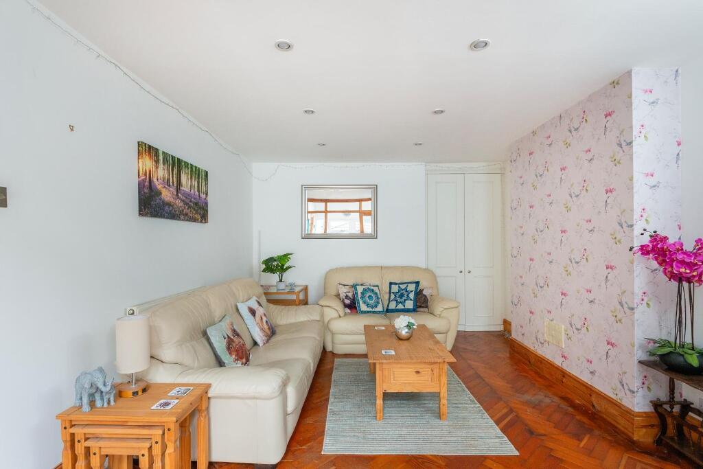 G1FPRBN - Living Room D.jpg