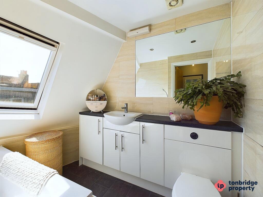 Giraffe Bathroom Branded 034