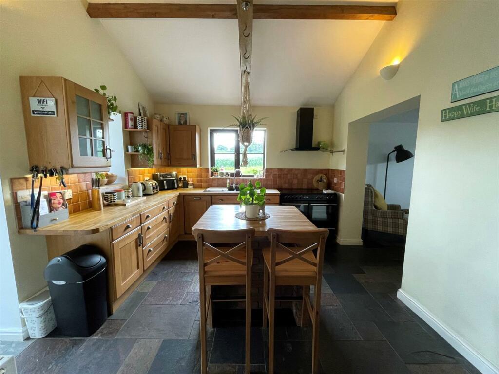 Kitchen / Breakfast Room