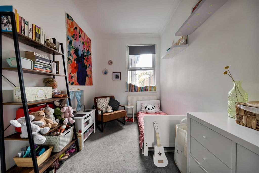 Farmilo Road, E17