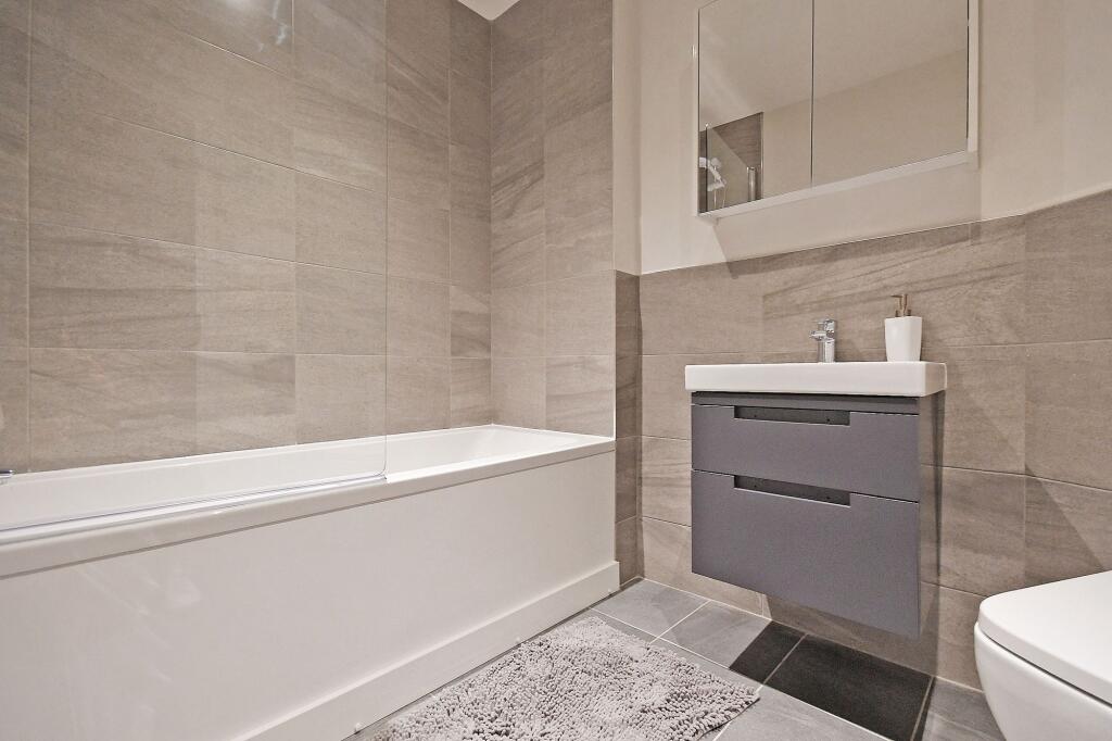 Modern and clean bathroom featuring a spacious ...