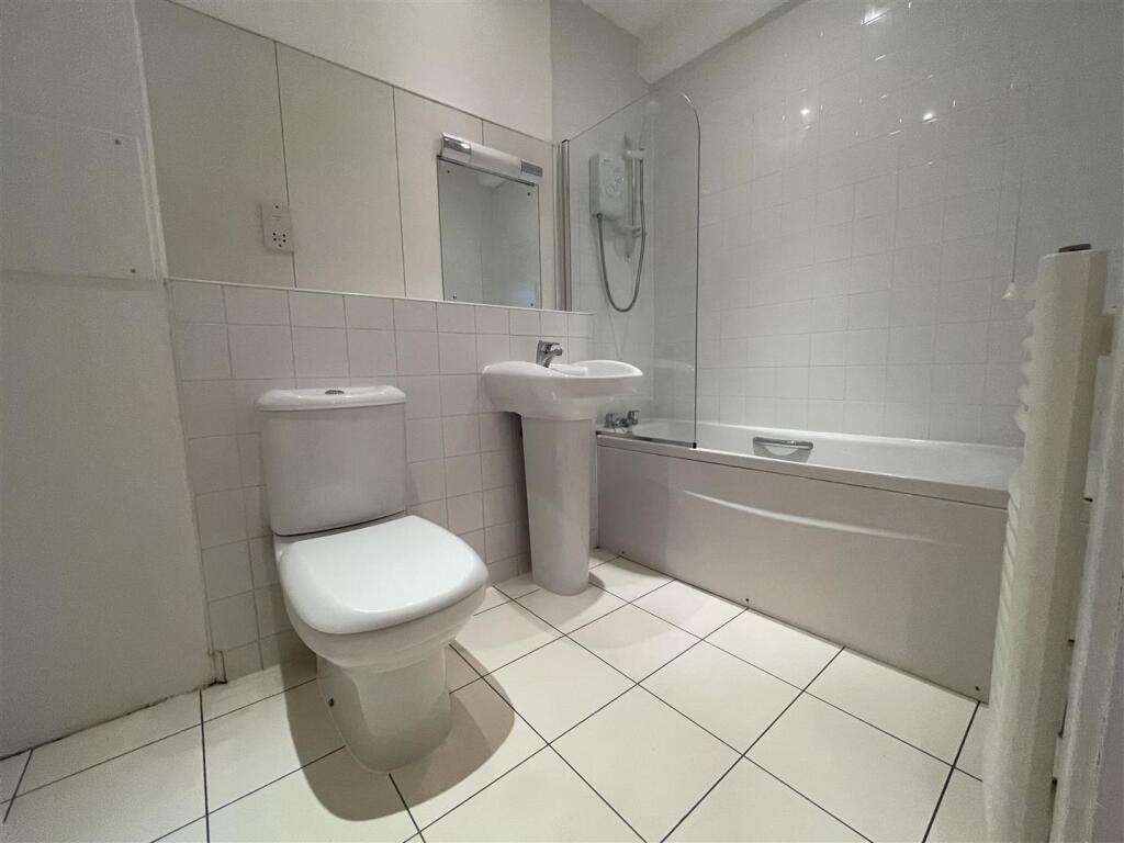 Main Bathroom.jpeg
