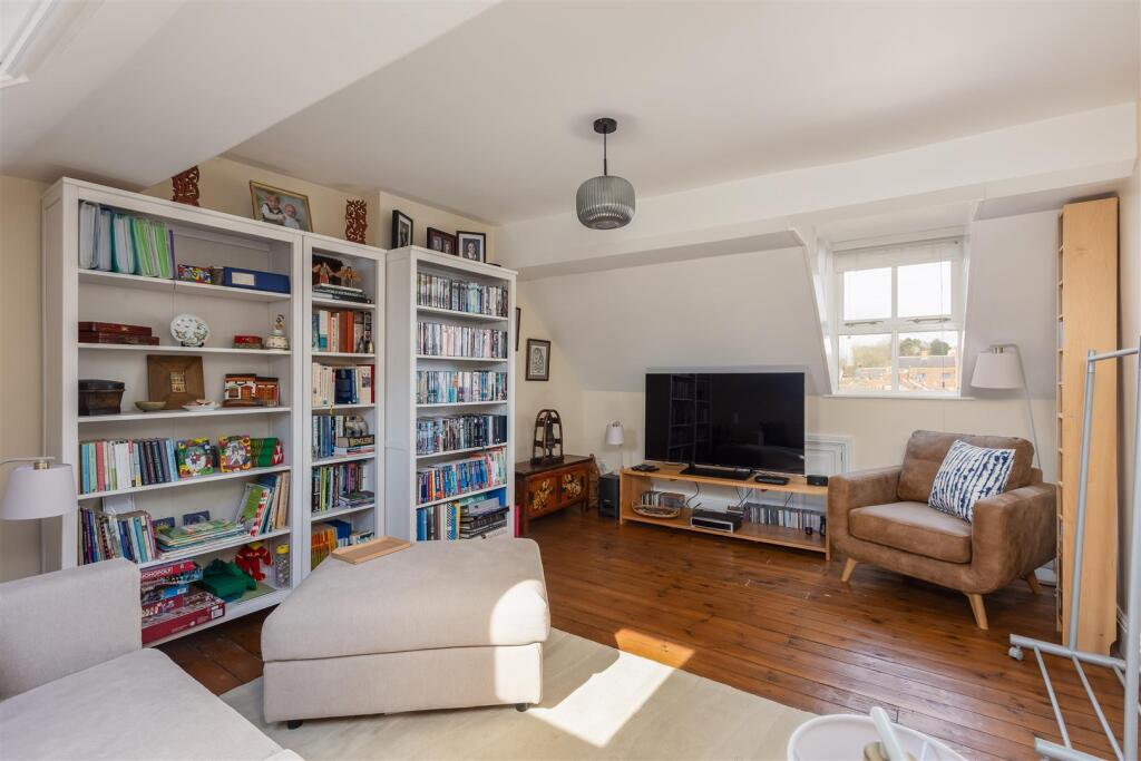 The Stone House Bedroom 4.jpg