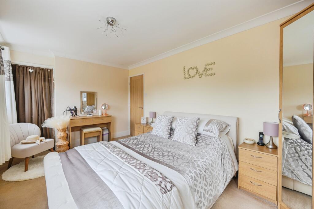 Main Bedroom: