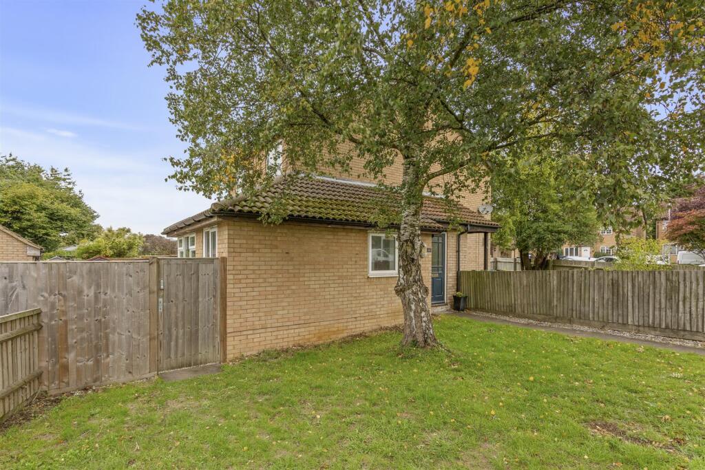 66 Lansdowne Way, HP11 1TN-12.jpg