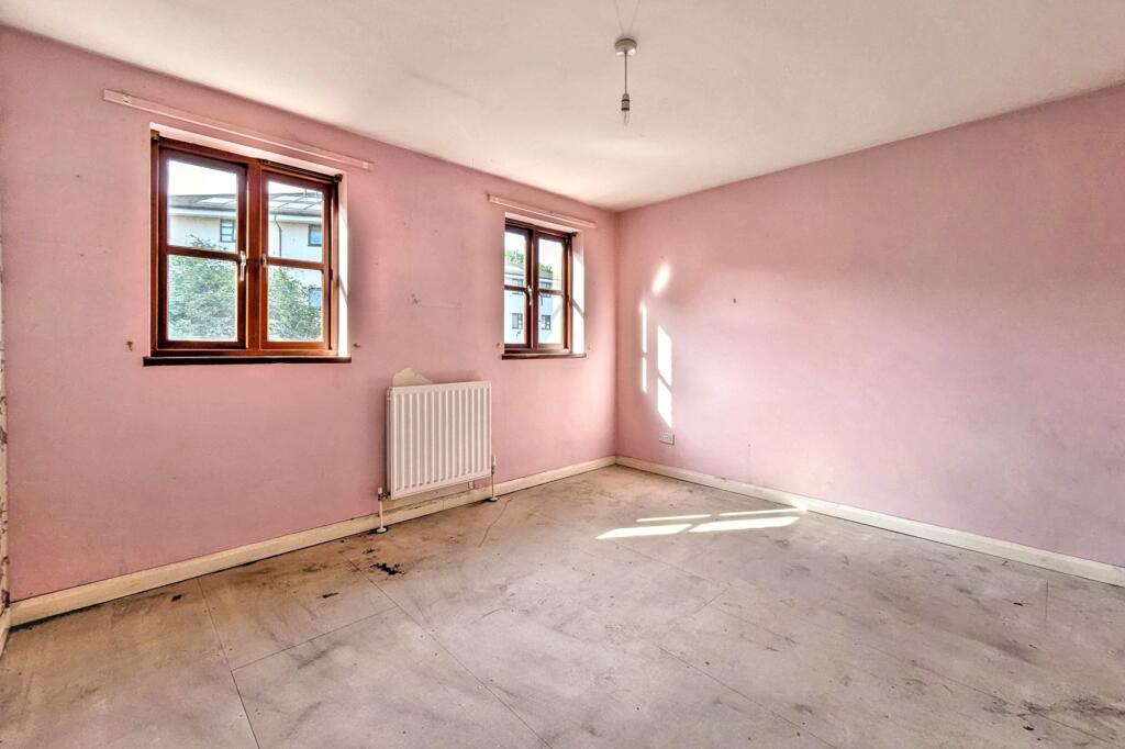 2 Pownsett Terrace, Ilford, Essex IG1 2SW