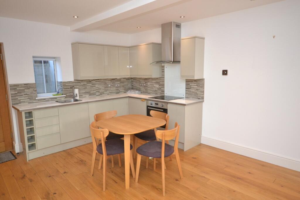 Kitchen /Dining Area