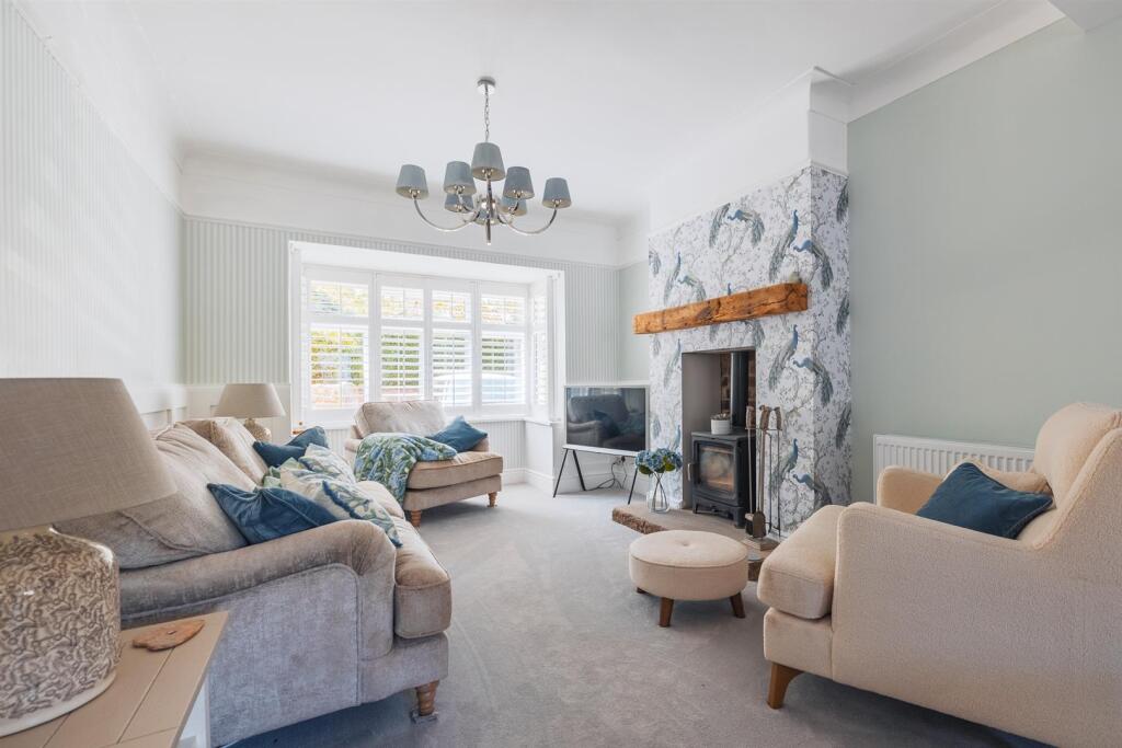 14 Beacons Lane-1.jpg