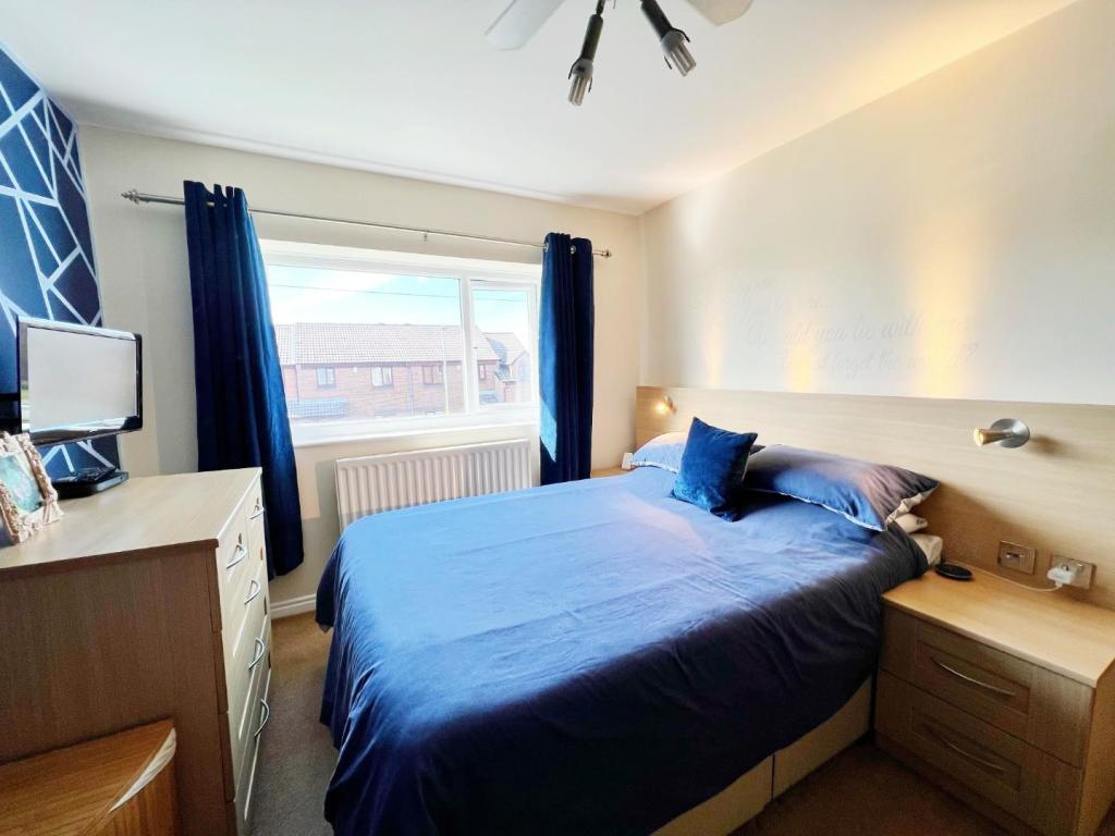 Bedroom 1 pic 1.jpg