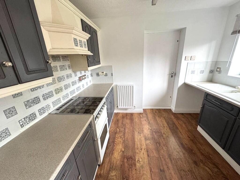 FITTED KITCHEN