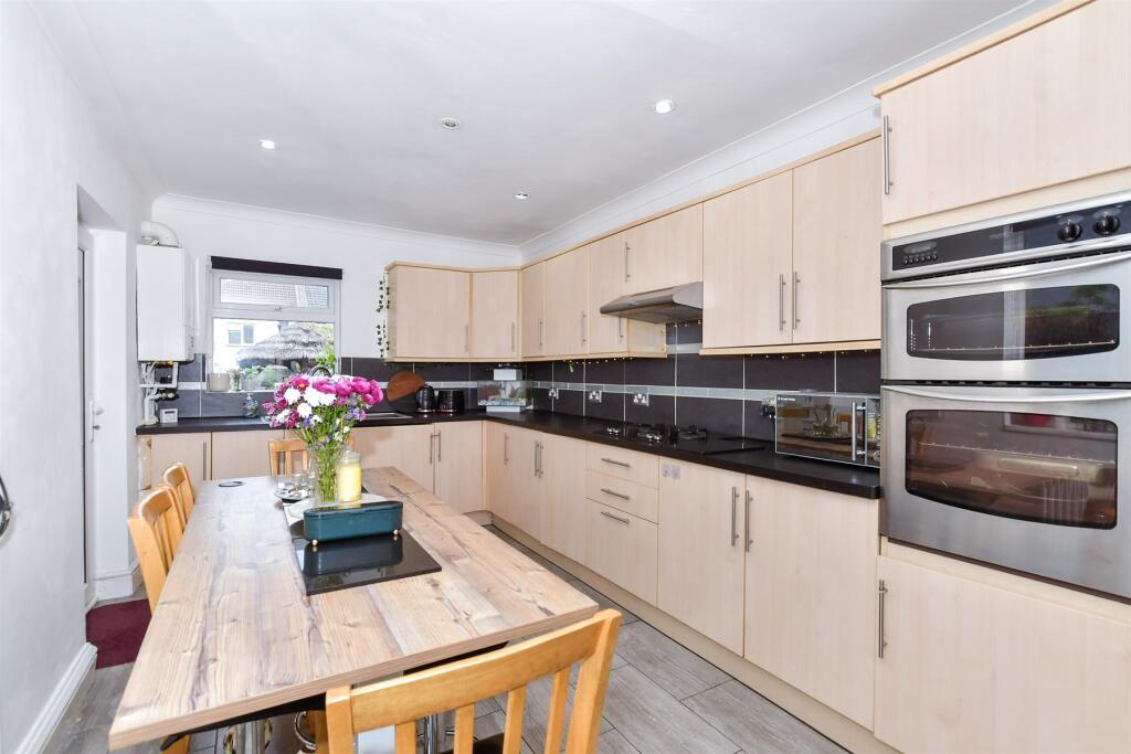 Kitchen/ Breakfast Room