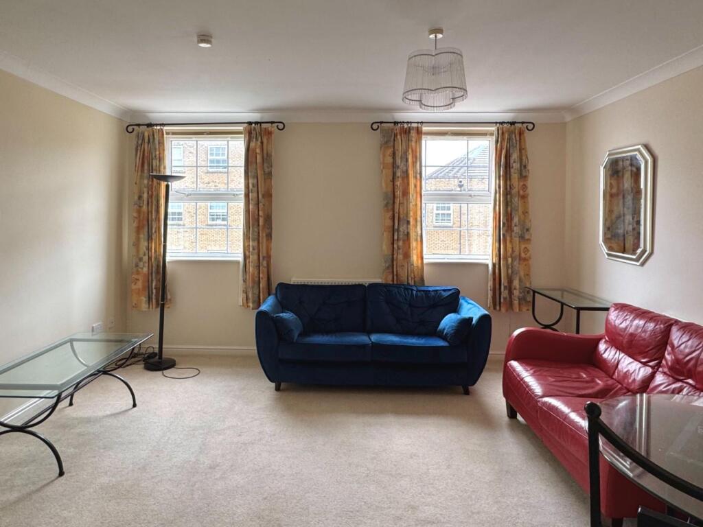 Lounge/Dining