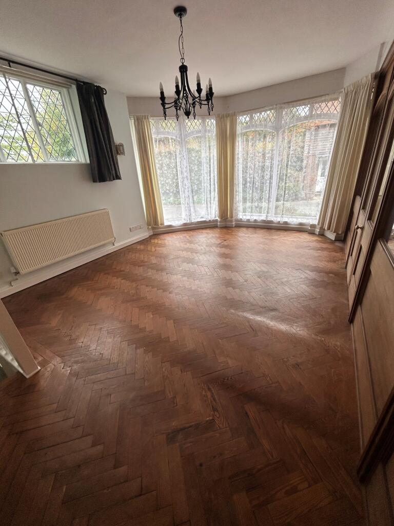 Art room to bay window