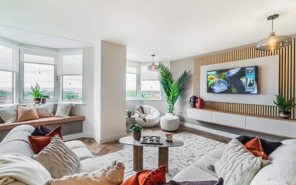 Lounge with bays-1.jpg