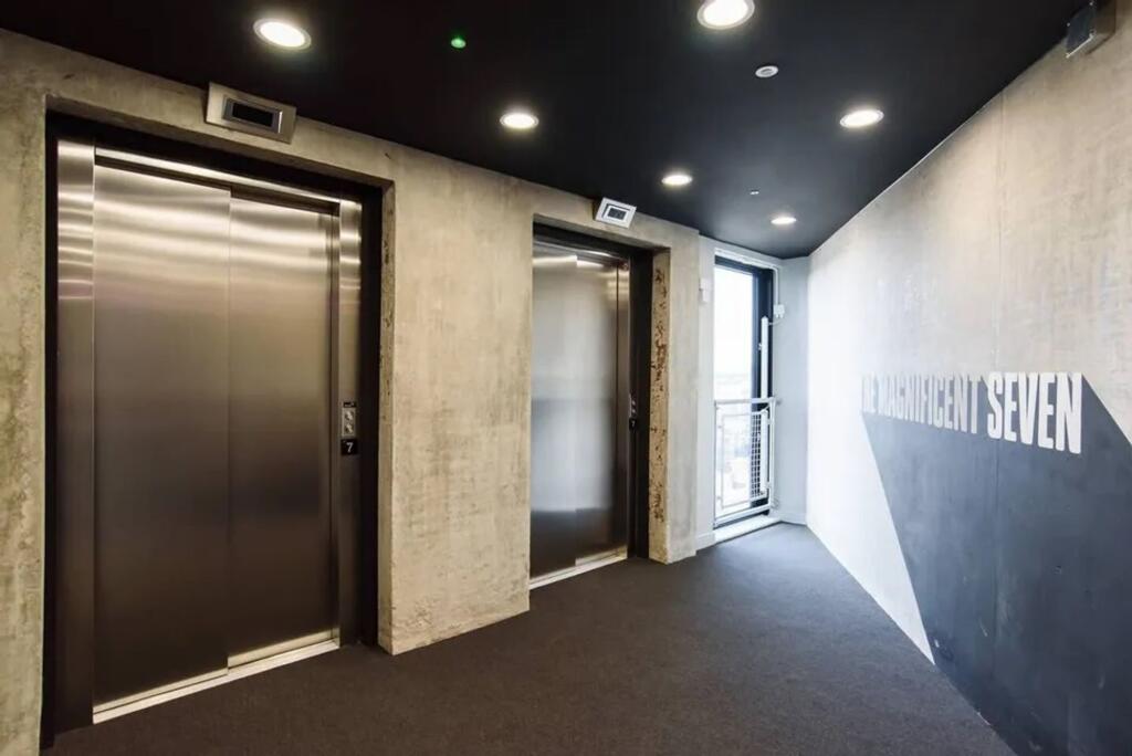 7th Floor Hallway