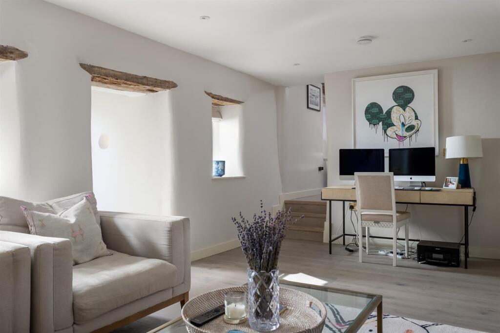 15 - The Old Post Office - GL7 7EF - Web.jpg