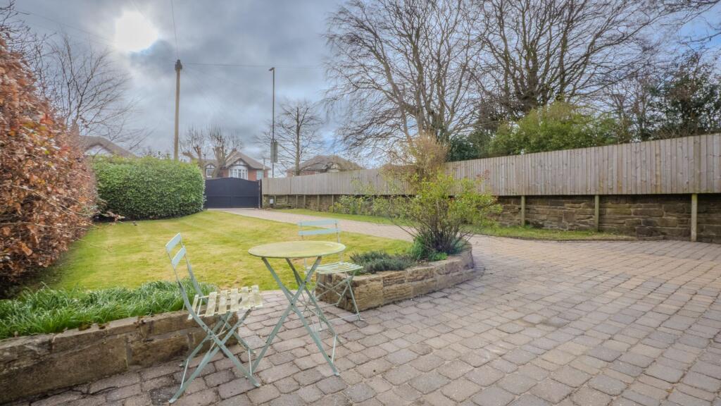 Front garden and drive