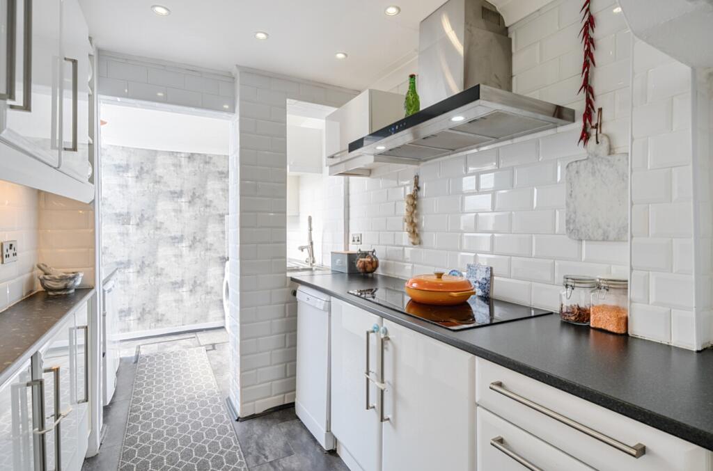 25-6823333351716-1289080-ARW-25