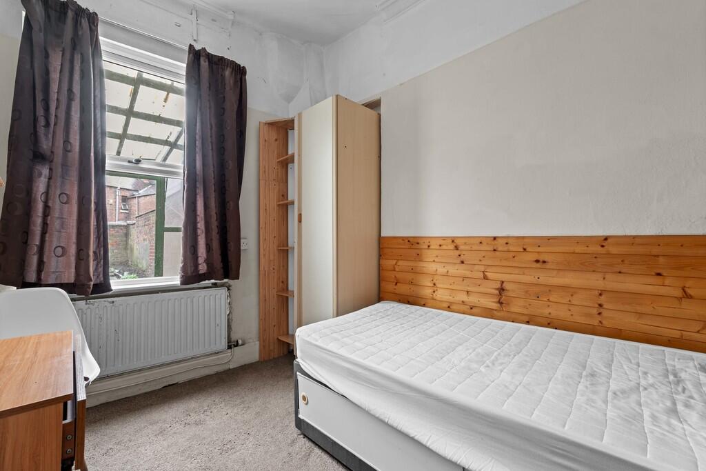 11 Gladstone Road...
