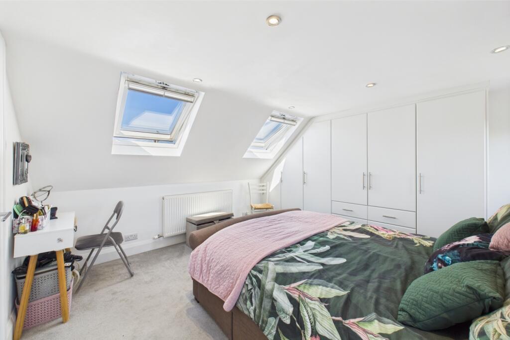 CAM03162G0-PR0260-STILL046