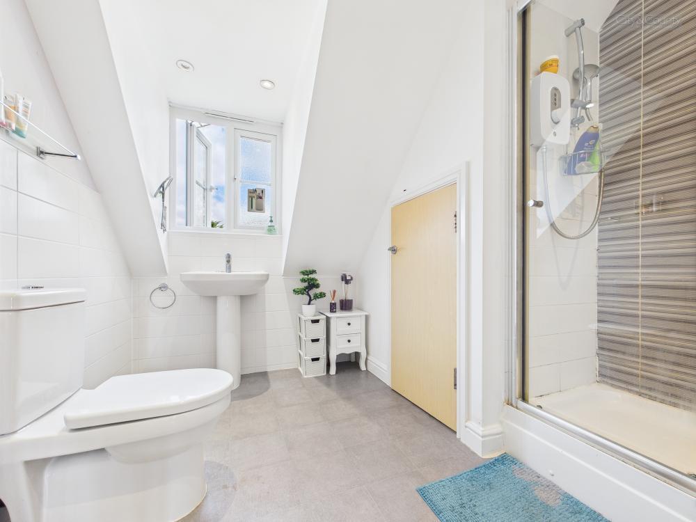 En-Suite To Master Bedroom