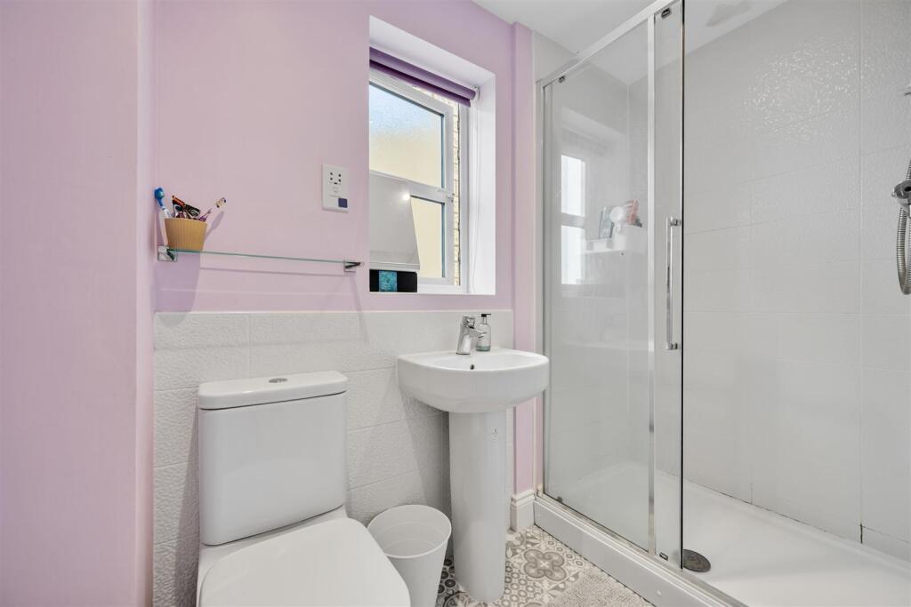 Bedroom One en-suite.jpg