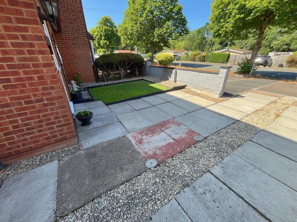 Front garden and driveway.jpg