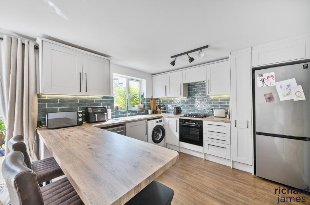 1da8c6c0e3b74da3819cf35835e3250a