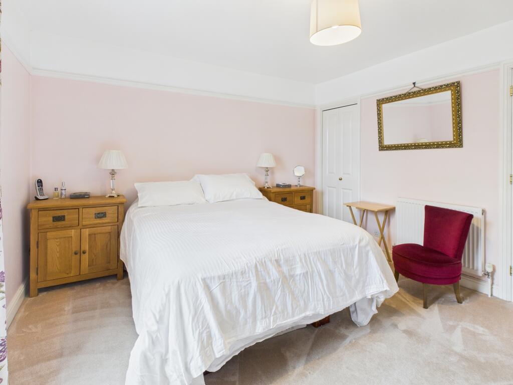 CAM02519G0-PR0330-STILL004