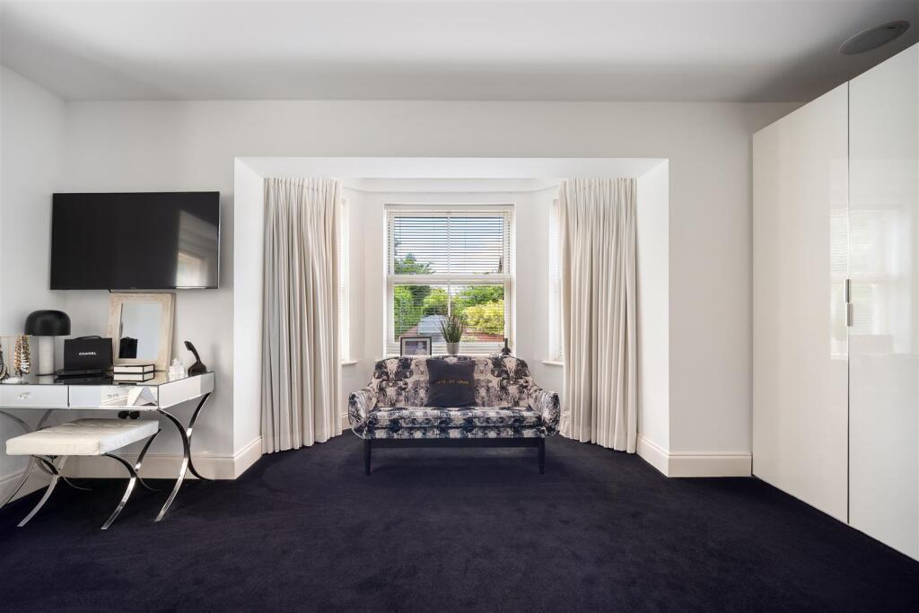 Main Bedroom Suite