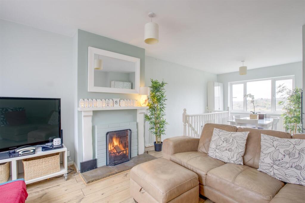 6 Baronsmead Road, HP12 3PQ-12.jpg