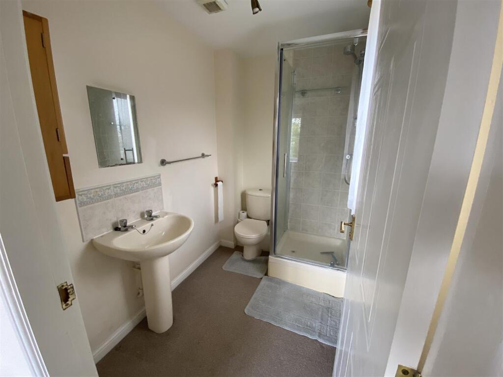 En-Suite to Bedroom 1.jpeg