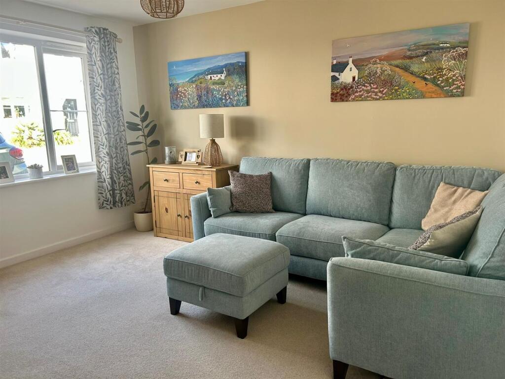Living room2.jpg