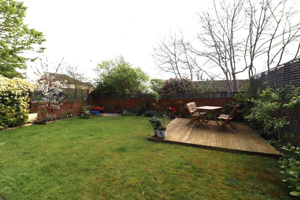 25 Engaine drive garden
