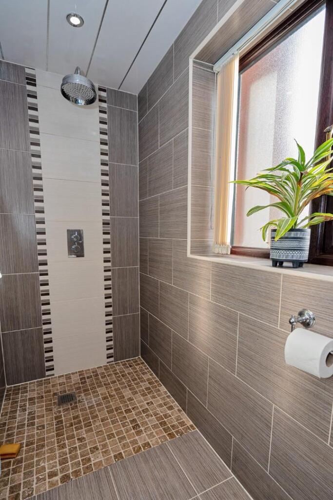 ShowerRoom_1.jpg