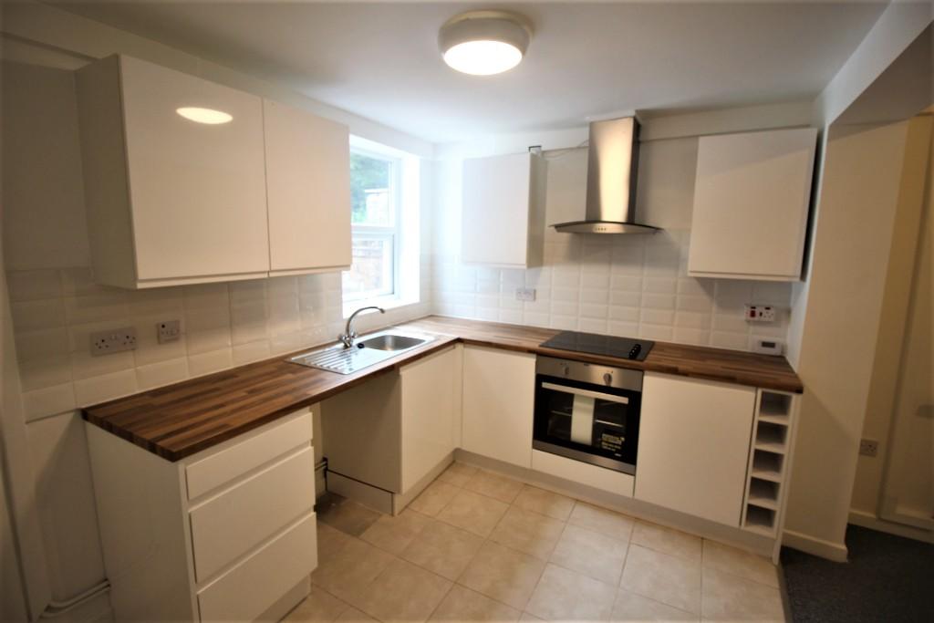 Kitchen (b) 