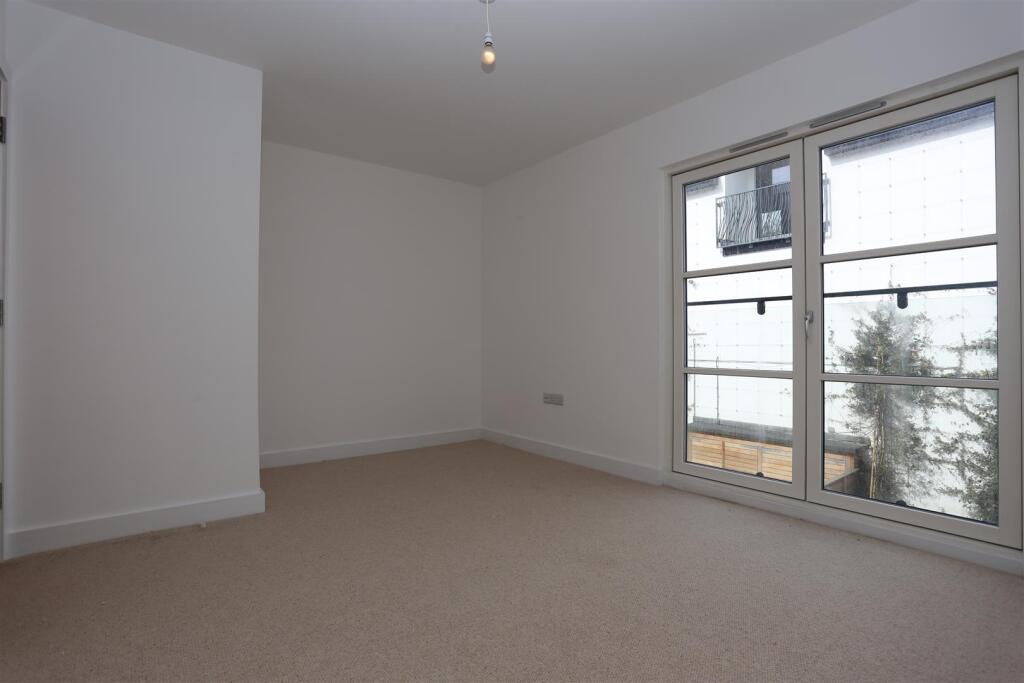 2 Palace Mews bed1.JPG