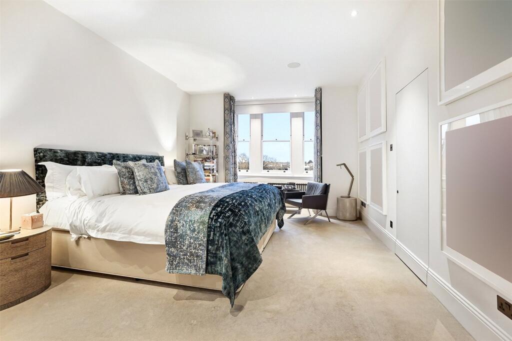 Principal bedroom