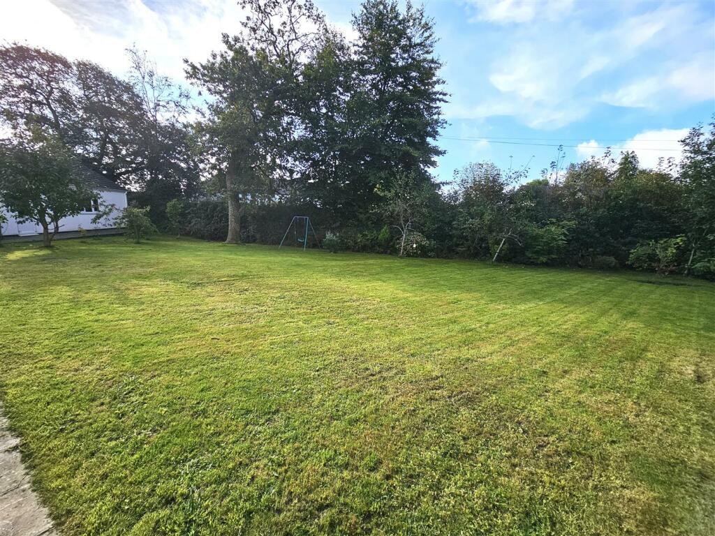 Large garden area.jpg