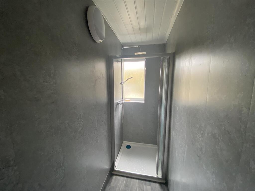 Shower Room.JPG