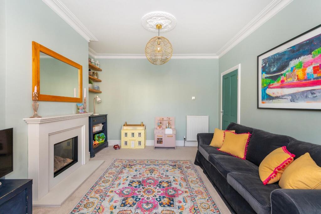 3B4RSV - Living Room A.jpg