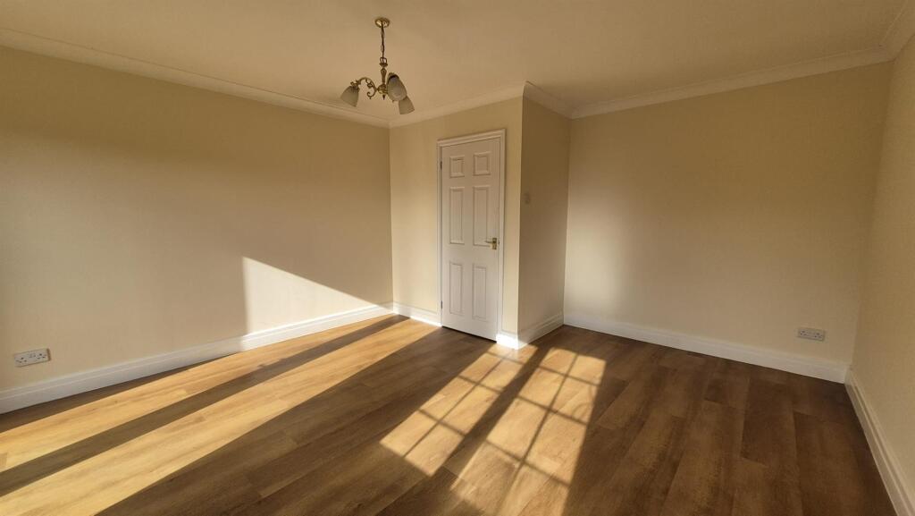 85aCR Living-room 2.jpeg