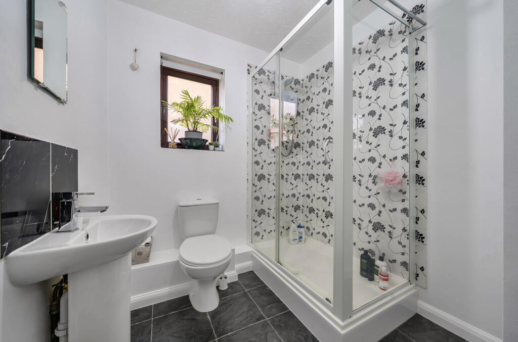 1370288-4-68f89b9...