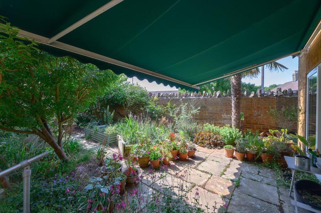 Rear garden pic 3.jpg