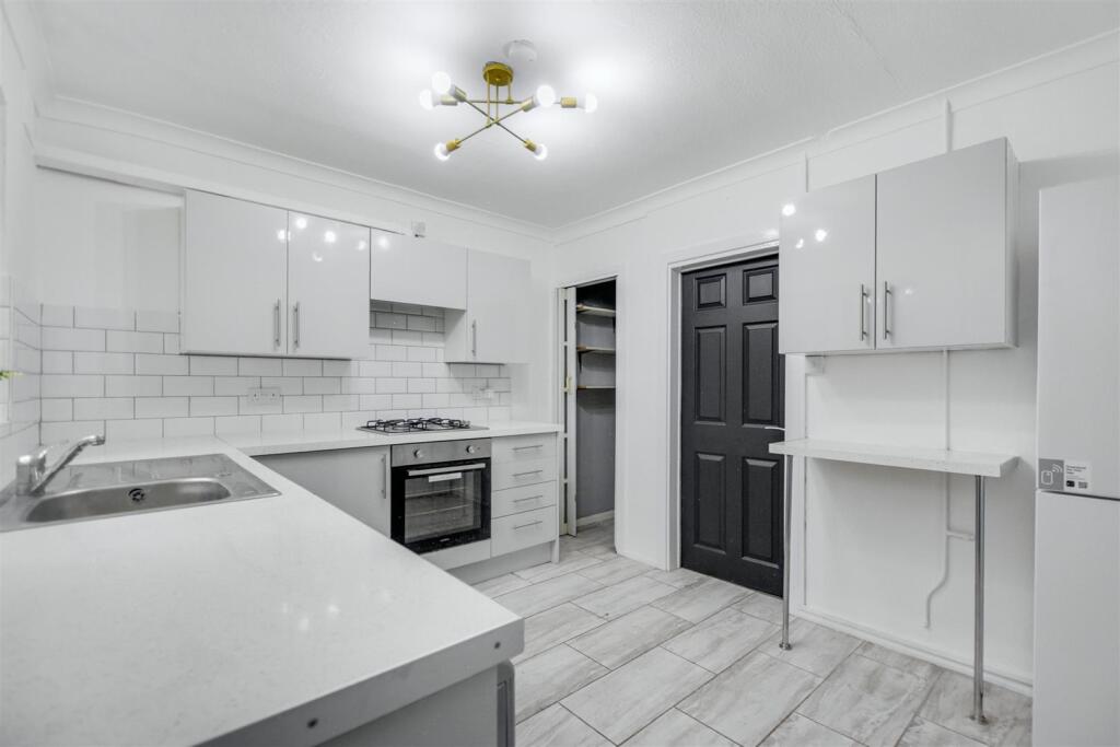 Kitchen_2.jpeg